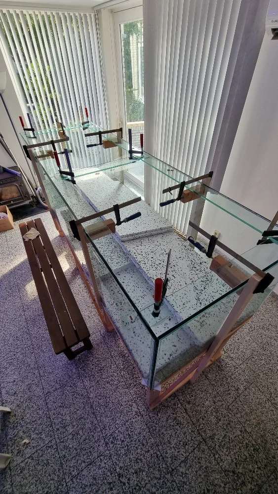 Förstärkningarna (braces) på plats på akvarium 1 (4)