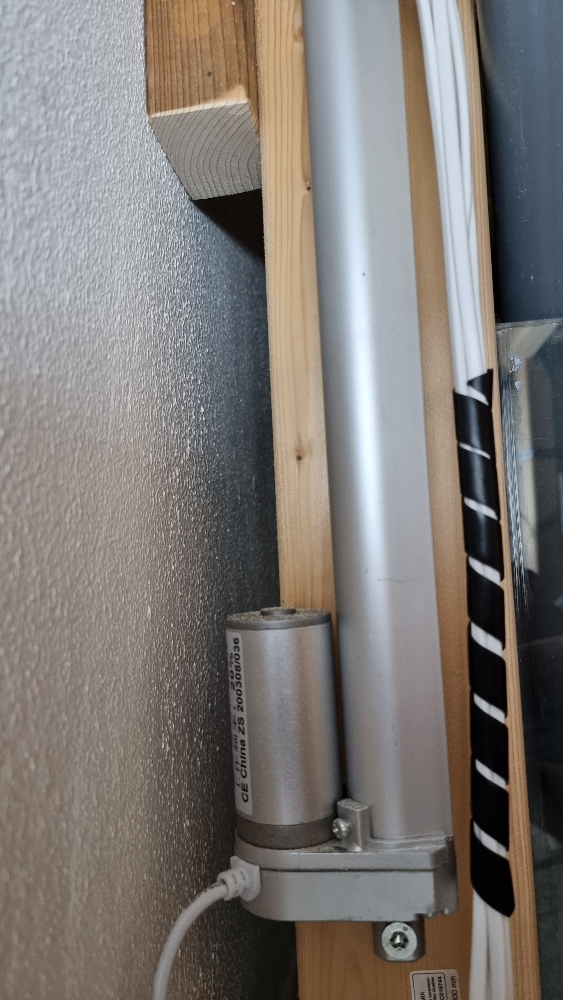 Lyftmekanismen för ljusrampen byggs (6)